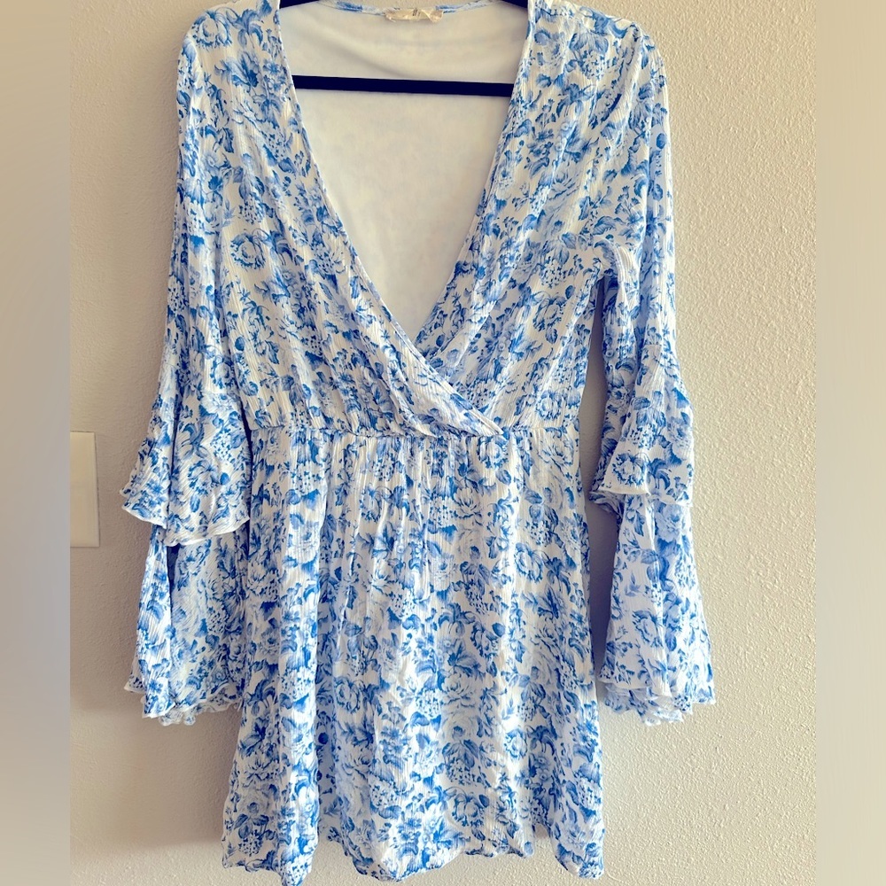 Altr’d State blue and white floral dress tiered flare sleeve v neck wrap NWOT